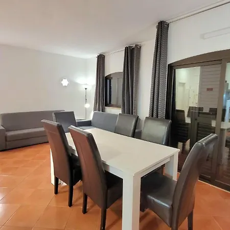 Mikes Nora Velha Ταβίρα