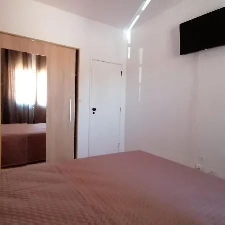 Apartment Mikes Nora Velha *